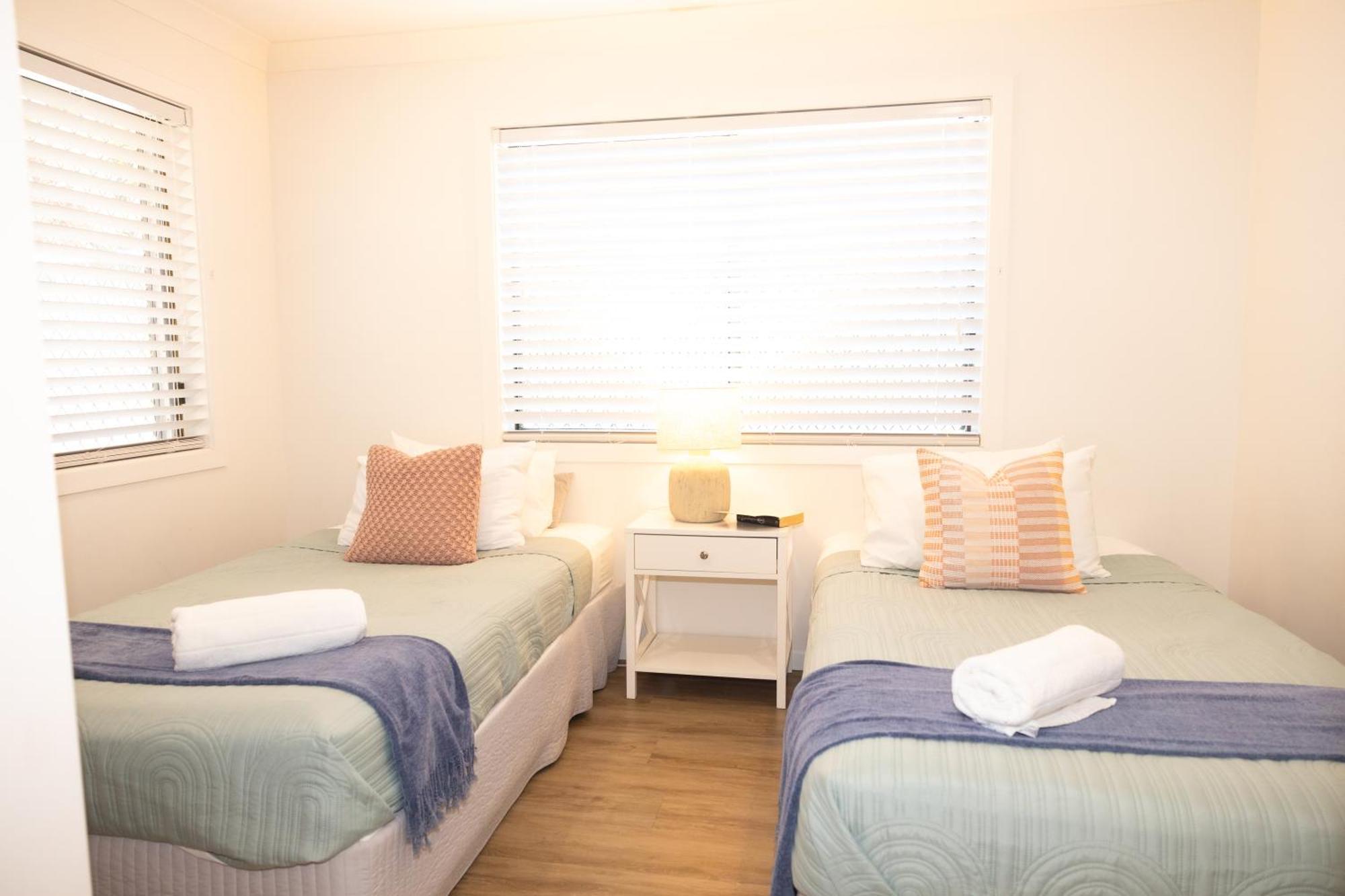 Comfortable Beach Home Скарборо Экстерьер фото